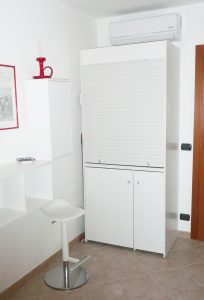 cucina armadio 94, vista chiusa con serranda