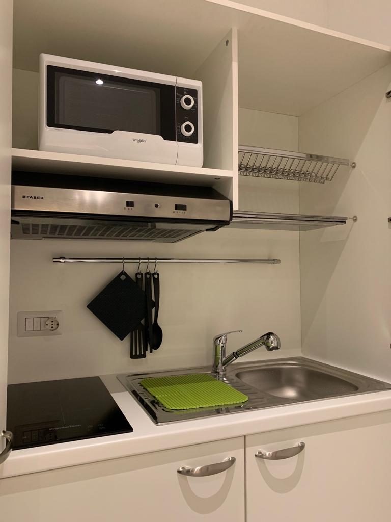 Cucina a scomparsa salvaspazio. Armadio cucina monoblocco adatto a piccoli e piccolissimi spazi