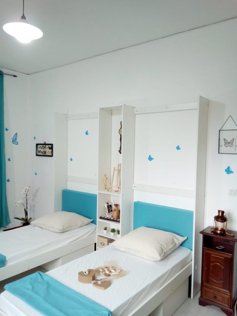 Letto a scomparsa a parete visto di lato