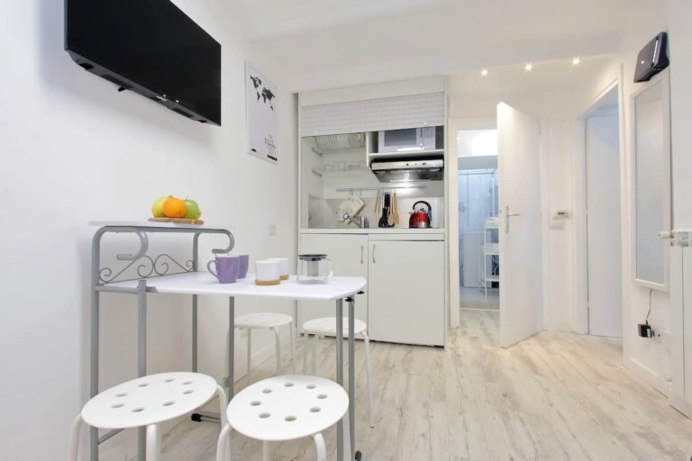 Cucina monoblocco con colonne laterali